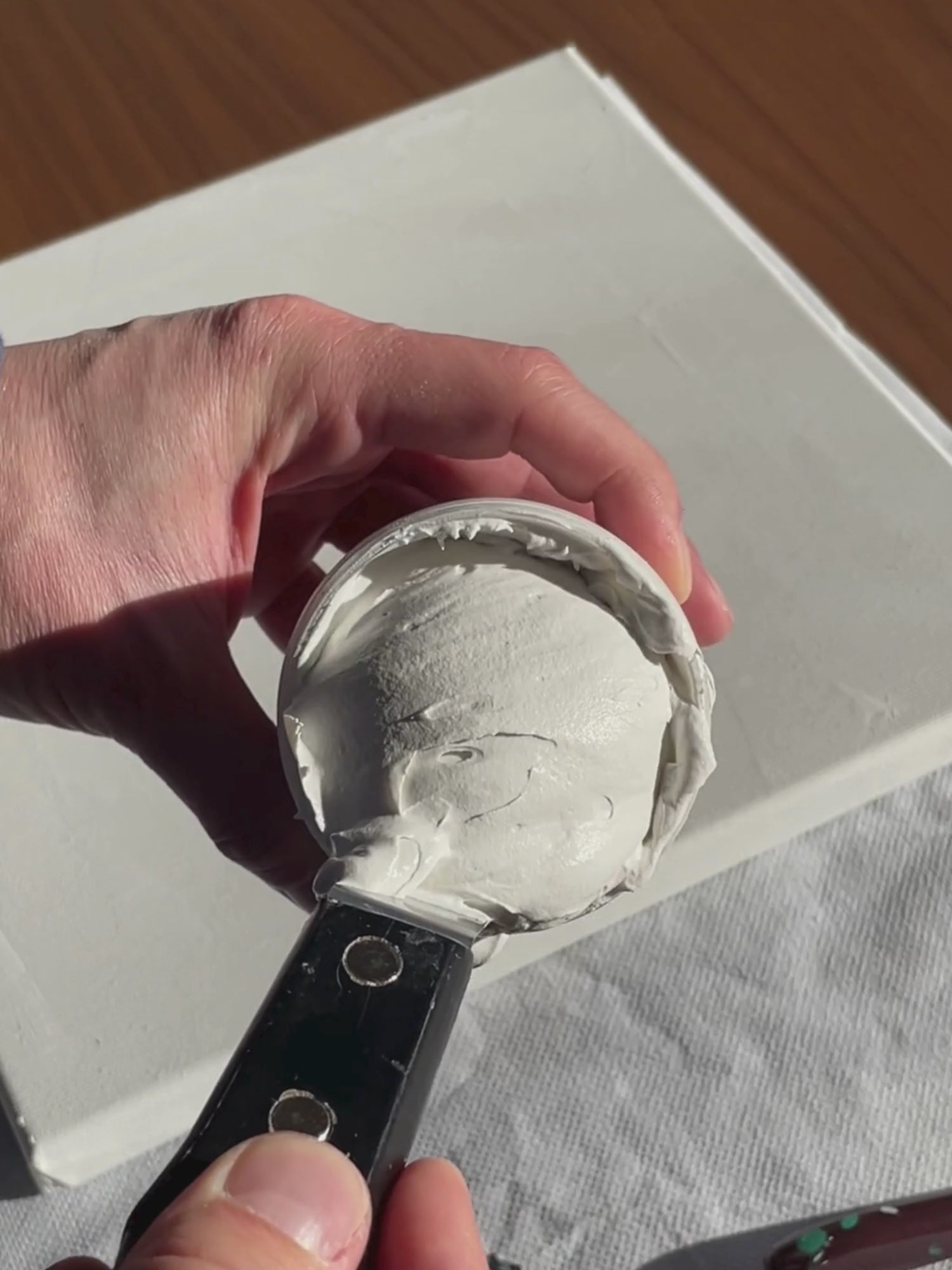 Smooth and easy to apply texture paste